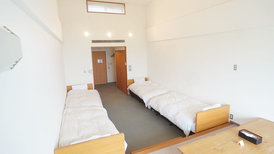 Family Room, Multiple Beds, Non Smoking, Mountain View | Desk