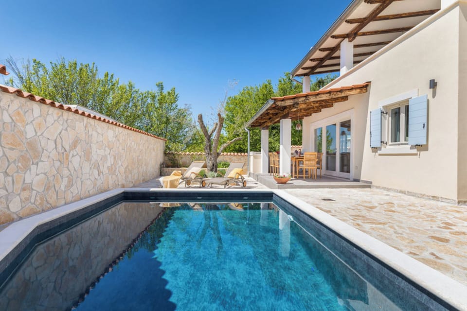 Standard Villa, 3 Bedrooms, 2 Bathrooms (Istrian Villa Beatrice near Pula) | Pool | Seasonal outdoor pool