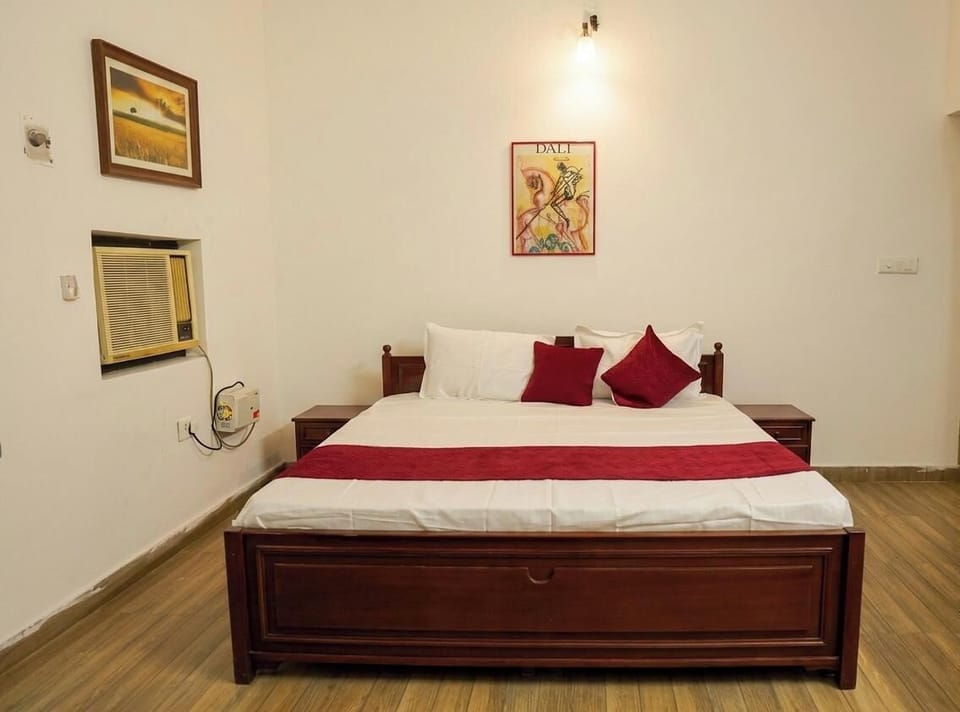 Superior Double Room, Garden View | Laptop workspace, WiFi (free)