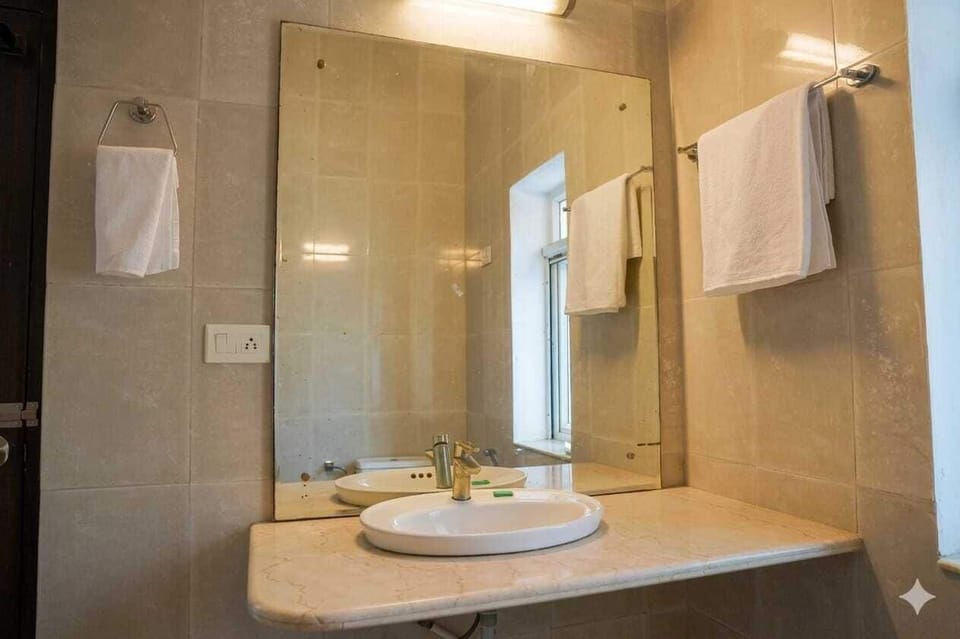 Superior Double Room, Garden View | Bathroom | Shower, free toiletries, towels, soap