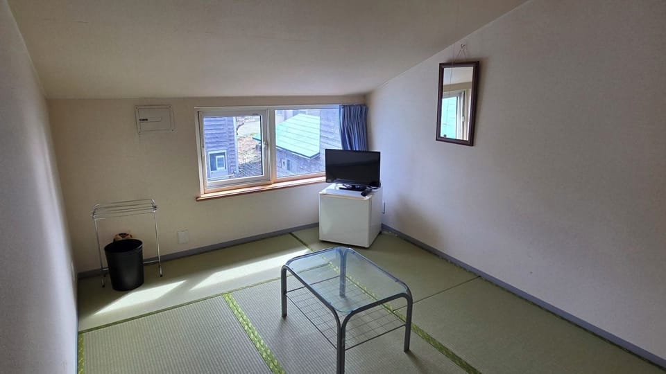 Basic Room | Living area