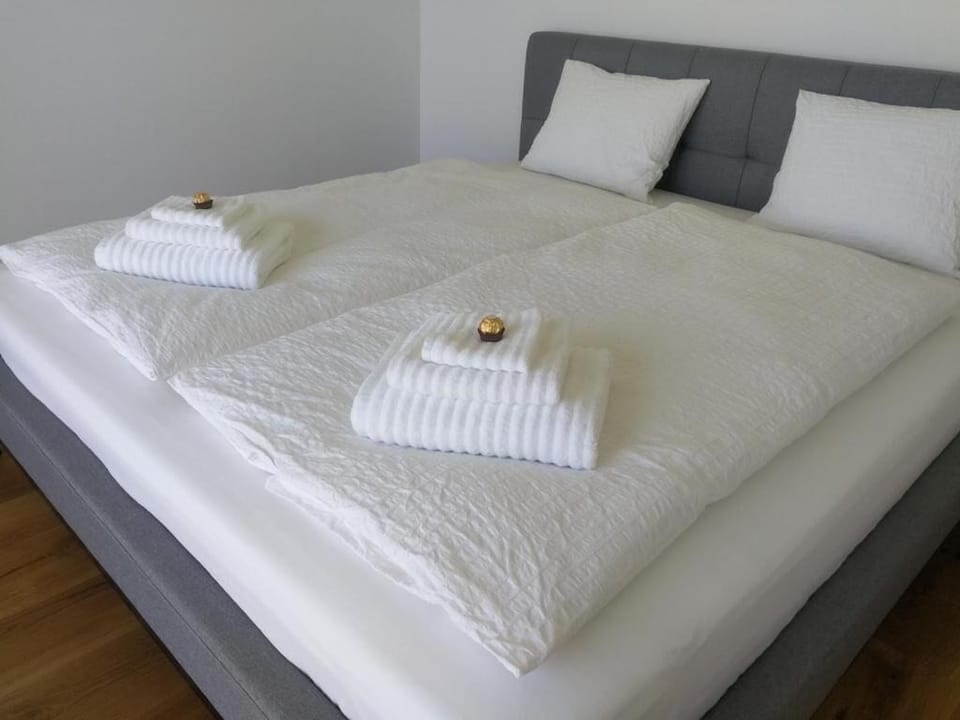 Luxury Apartment, Lake View | Desk, laptop workspace, free WiFi