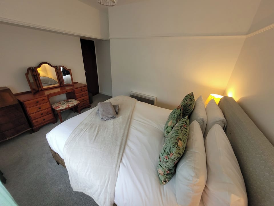 2 bedrooms, iron/ironing board, WiFi (free), bed sheets