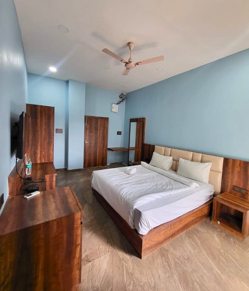 Deluxe Double Room, Patio, City View | WiFi (free)