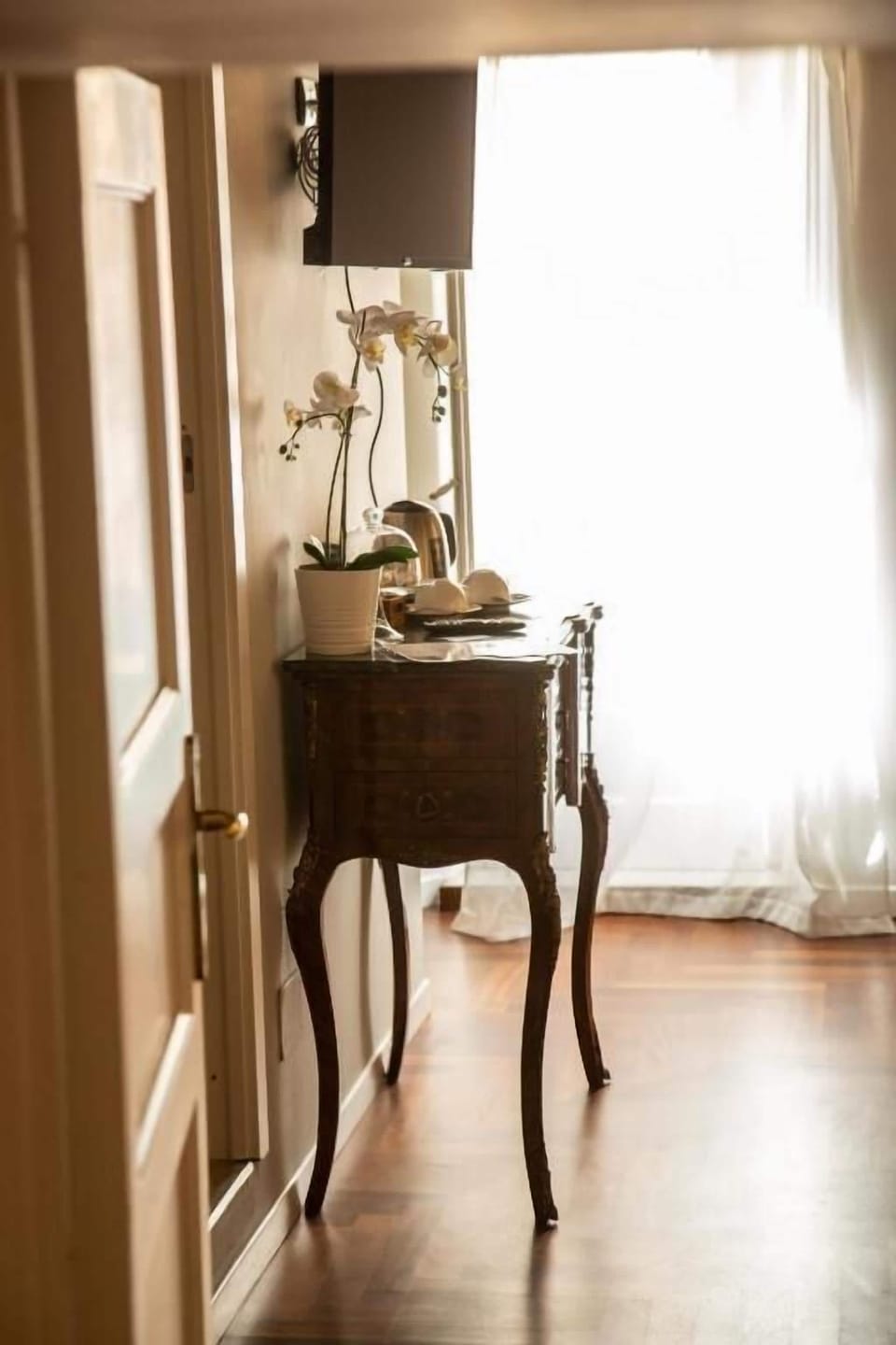 Deluxe Double Room, Courtyard View | Interior
