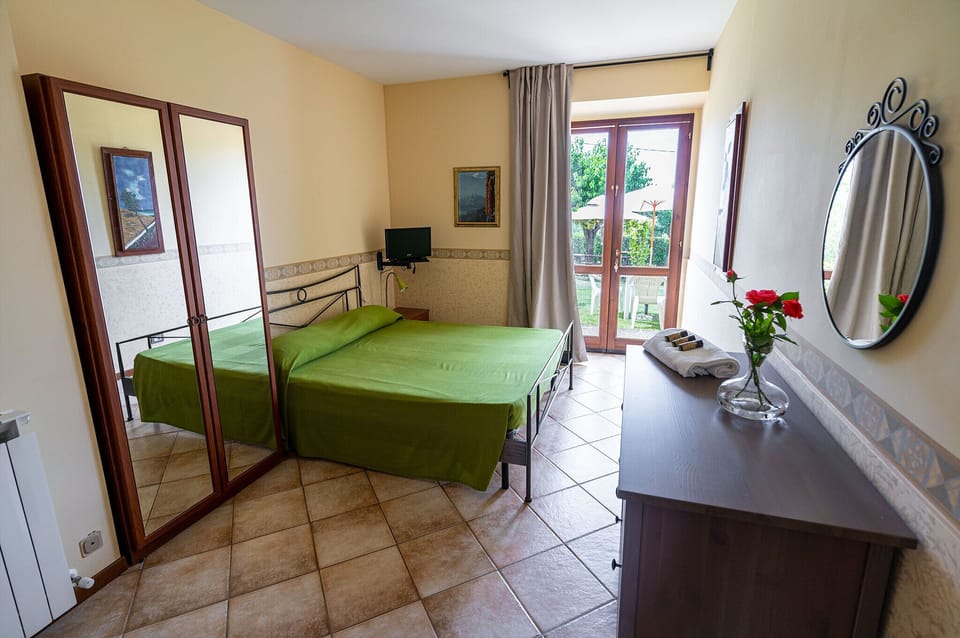 Apartment | Soundproofing, iron/ironing board (on request), travel crib, WiFi (free)