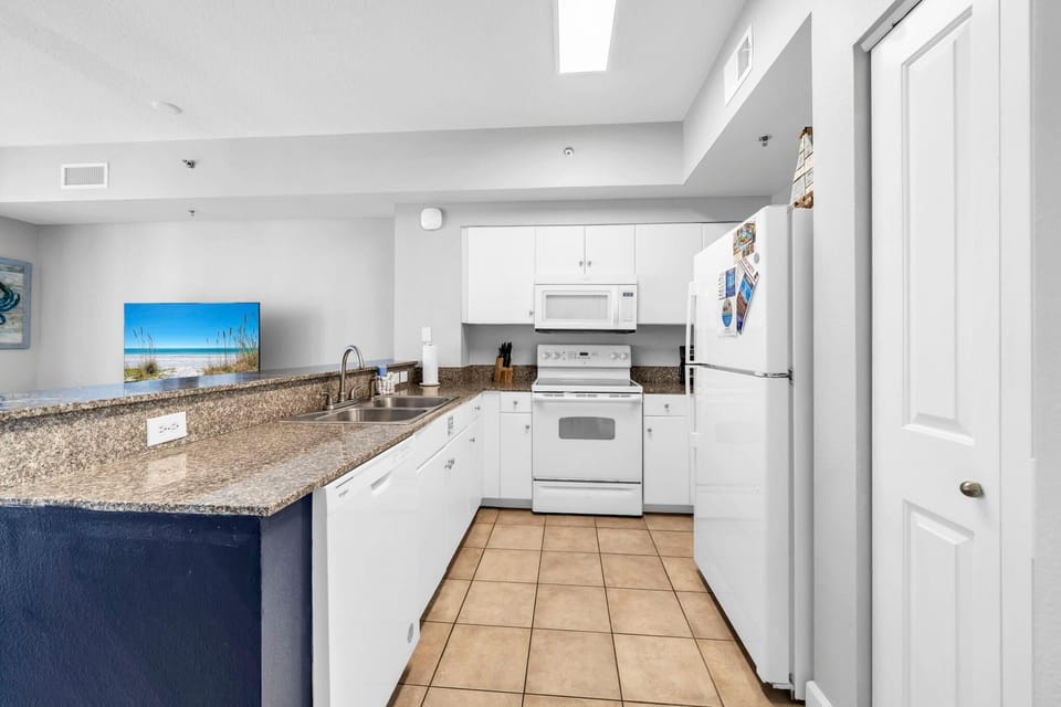 Condo, 1 King Bed with Sofa bed (Shores of Panama 1509) | Private kitchen