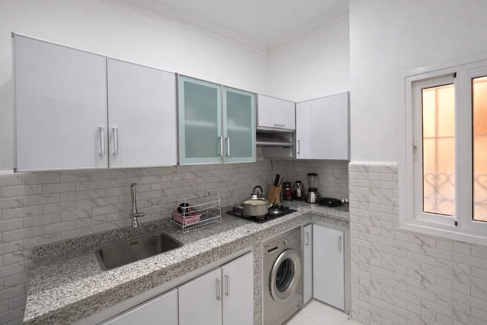 Electric kettle, toaster