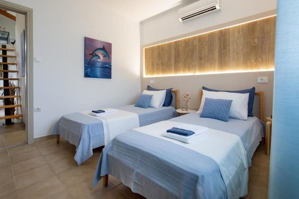 House, 4 Bedrooms, Patio, Garden View | Iron/ironing board, WiFi (free), bed sheets