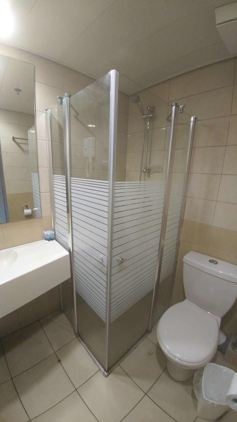Shower, free toiletries, hair dryer, towels