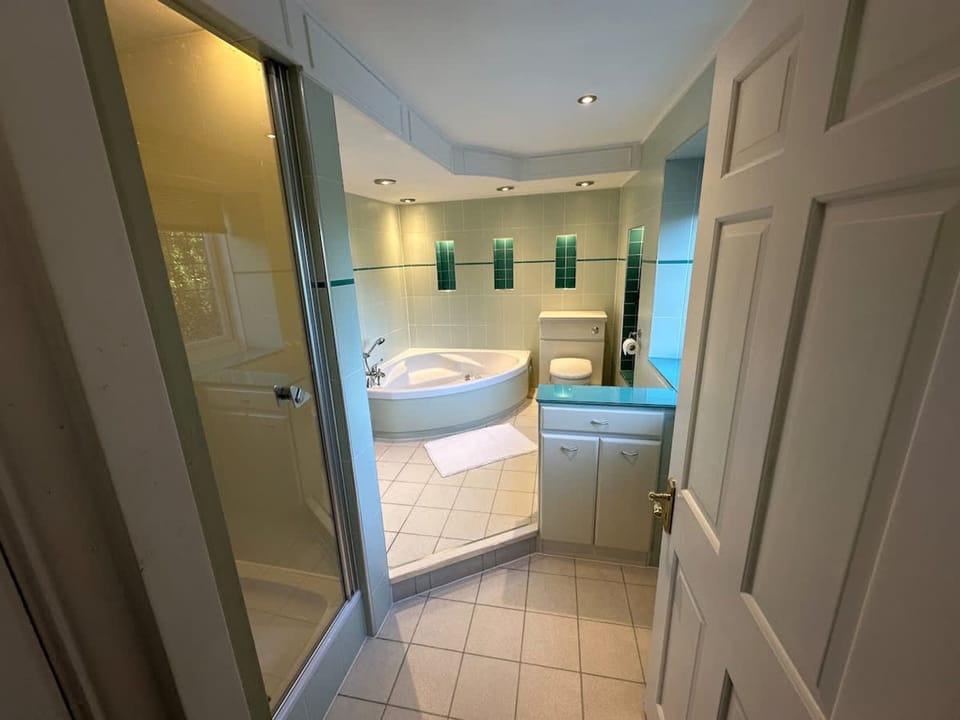 Habberjam Farm Swimming Pool Sauna Hot Tub Fire Pit Apartment in Sheffield