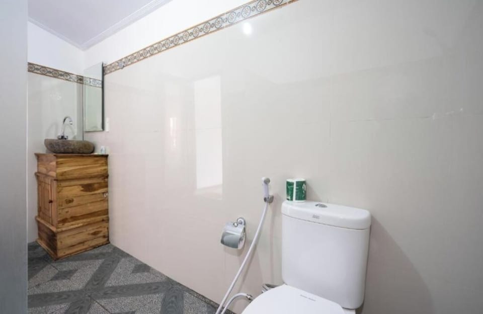 Deluxe Suite | Bathroom | Shower