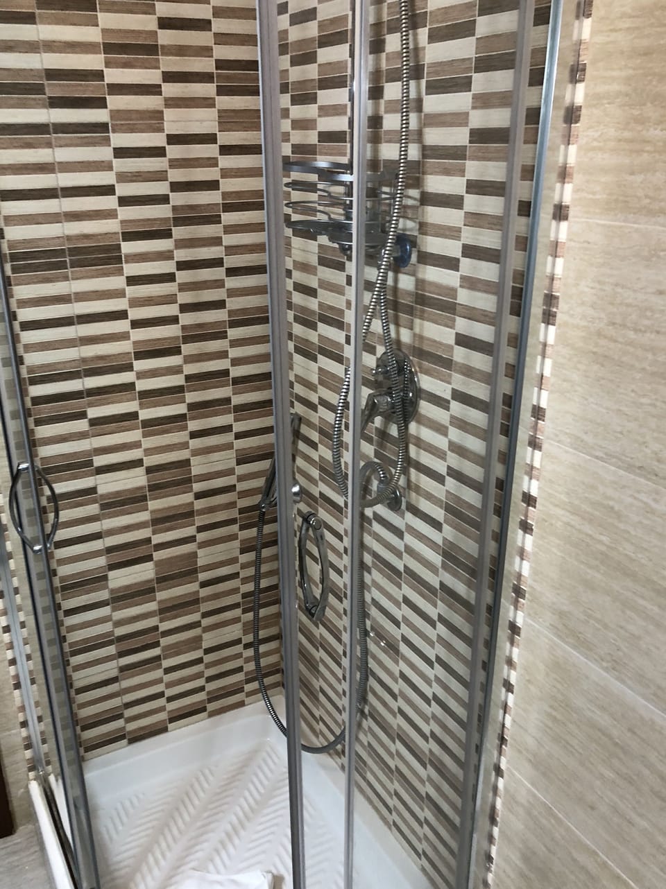 Superior Double Room | Bathroom shower