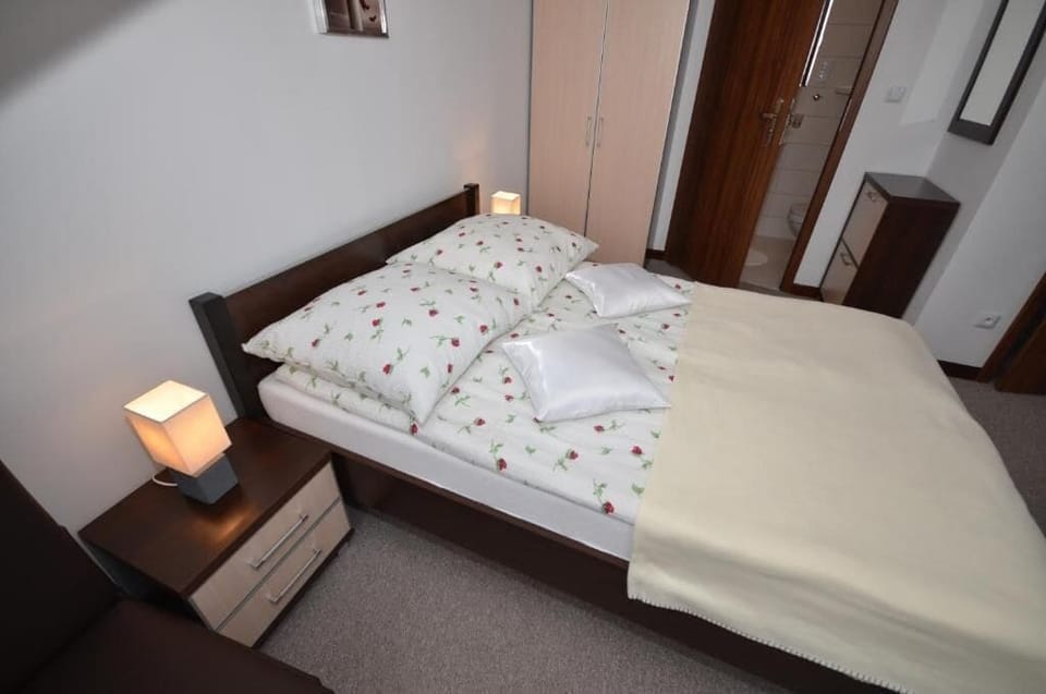 Comfort Triple Room, Garden View | Iron/ironing board, free WiFi
