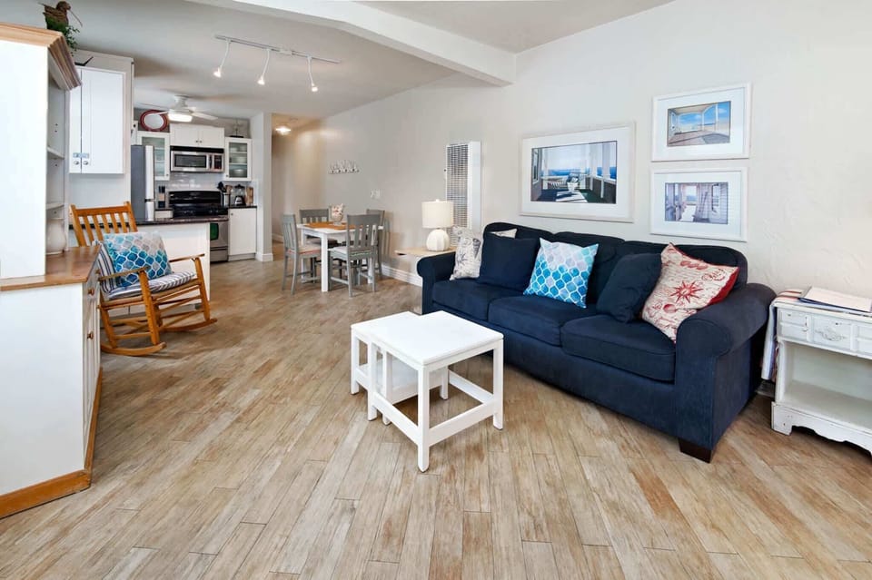 Townhome, 1 King Bed with Sofa bed, Garden View (Cozy Beach Bungalow) | Living area