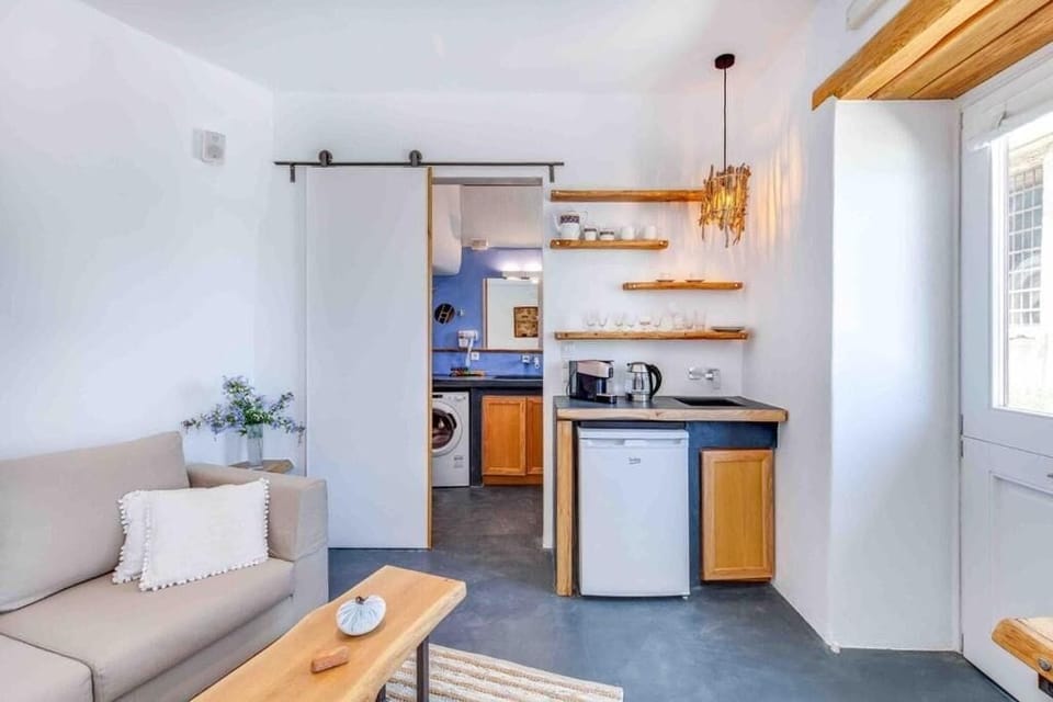 Classic Studio, Patio, Sea View | Private kitchenette | Electric kettle