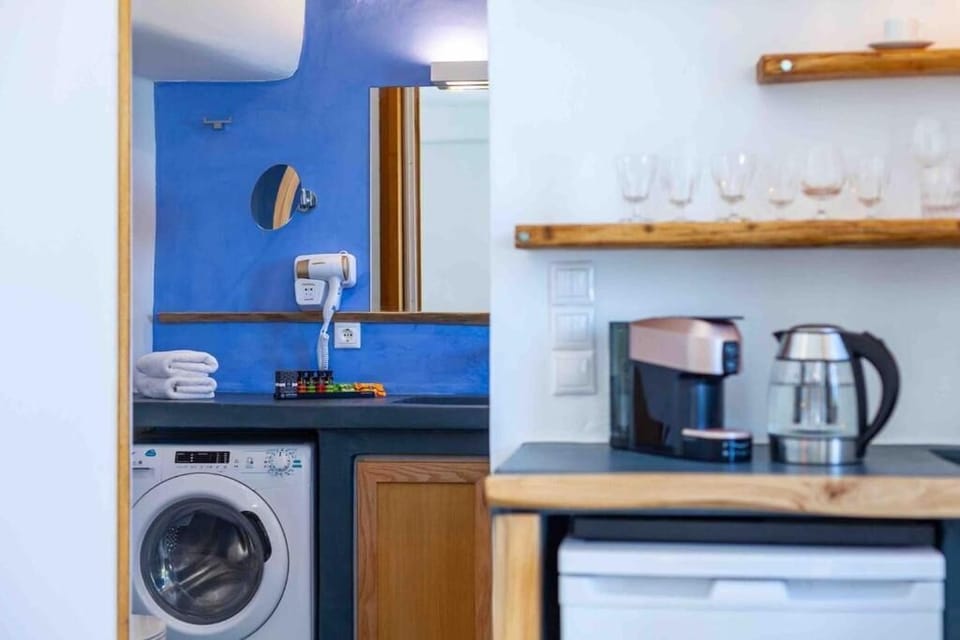 Classic Studio, Patio, Sea View | Private kitchenette | Electric kettle