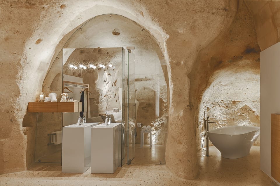 Suite (Metella) | Bathroom | Shower, free toiletries, hair dryer, bidet