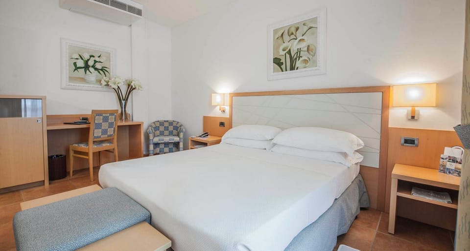 In-room safe, desk, laptop workspace, free WiFi