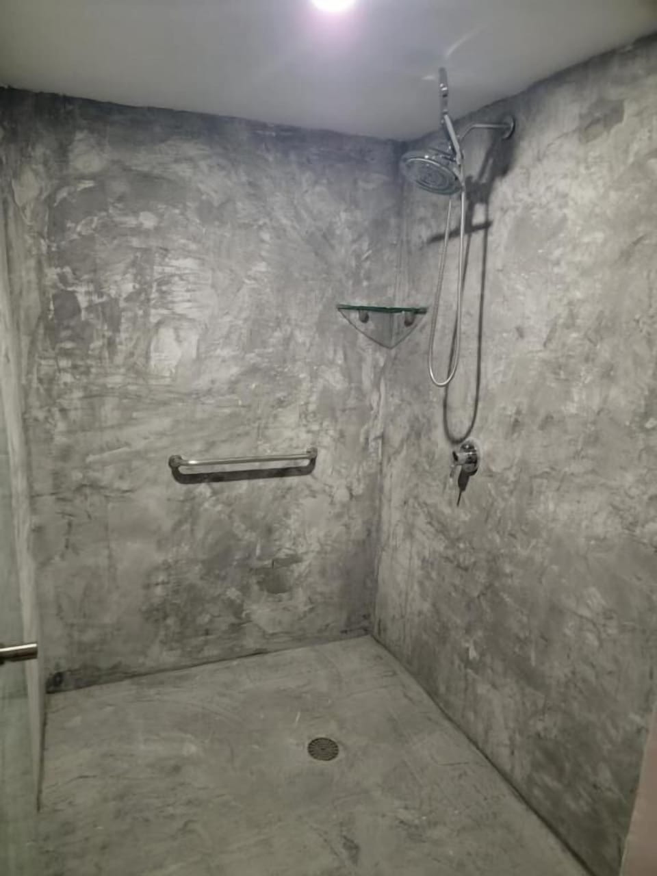 Luxury Suite, City View | Bathroom | Shower, rainfall showerhead, free toiletries, towels