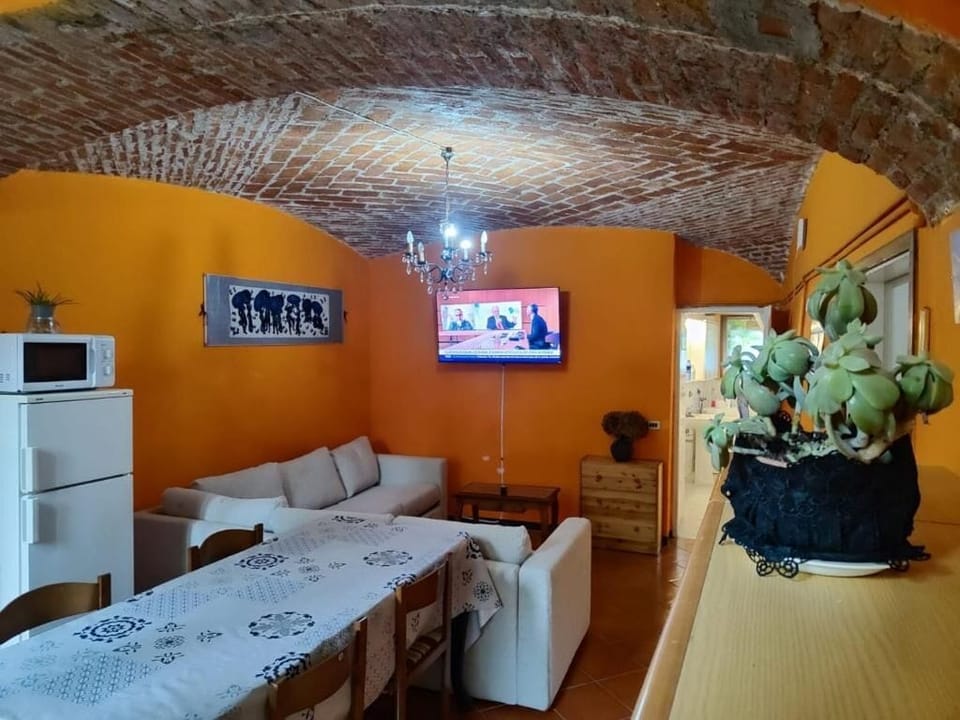 Apartment 3 Classic, Garden View | Living area | TV