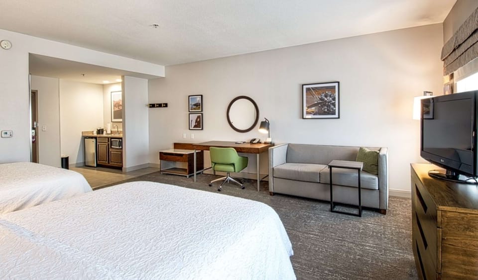 Premium bedding, pillowtop beds, minibar, in-room safe