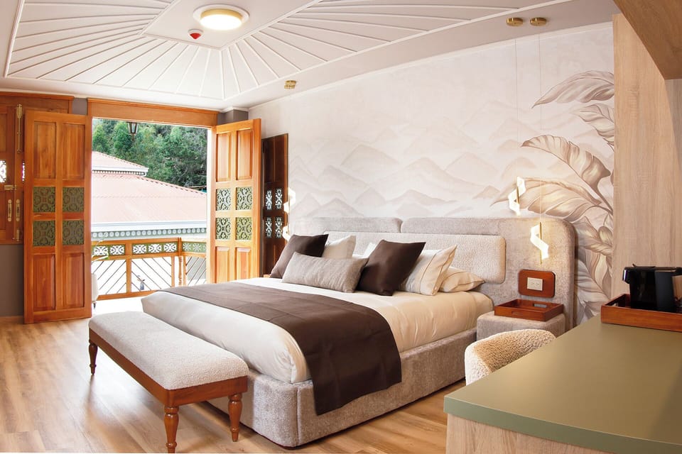 Superior Suite | Premium bedding, down comforters, pillowtop beds, minibar