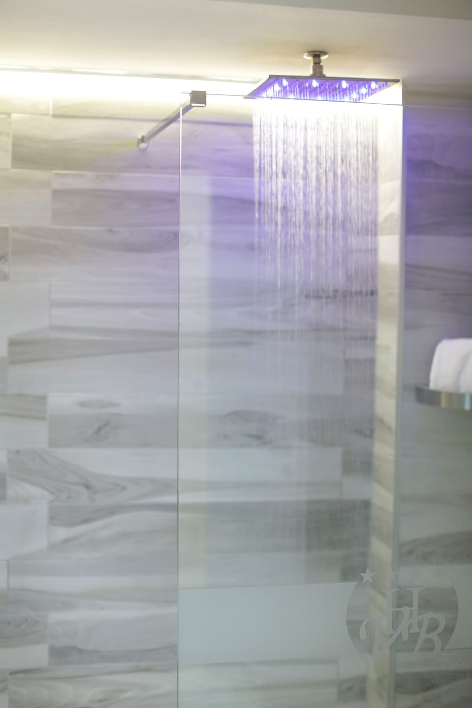 Superior Double Room | Bathroom shower
