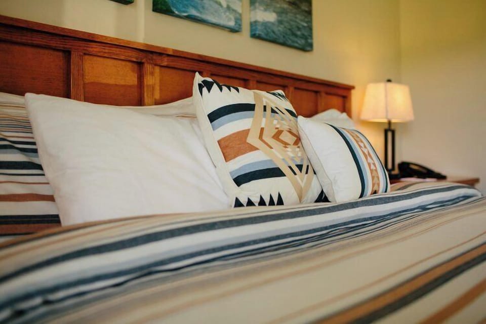 Suite, Living quarters, 1 King Bed with Sofabed, Non Smoking, Balcony | Premium bedding, desk, laptop workspace, blackout drapes