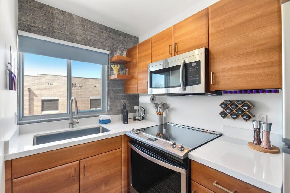 Comfort Studio | Private kitchen | Fridge, microwave, oven, cookware/dishes/utensils