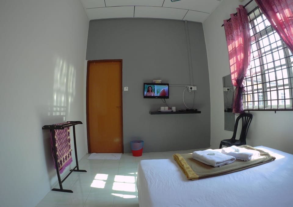 Standard Double | Desk, rollaway beds, free WiFi, bed sheets
