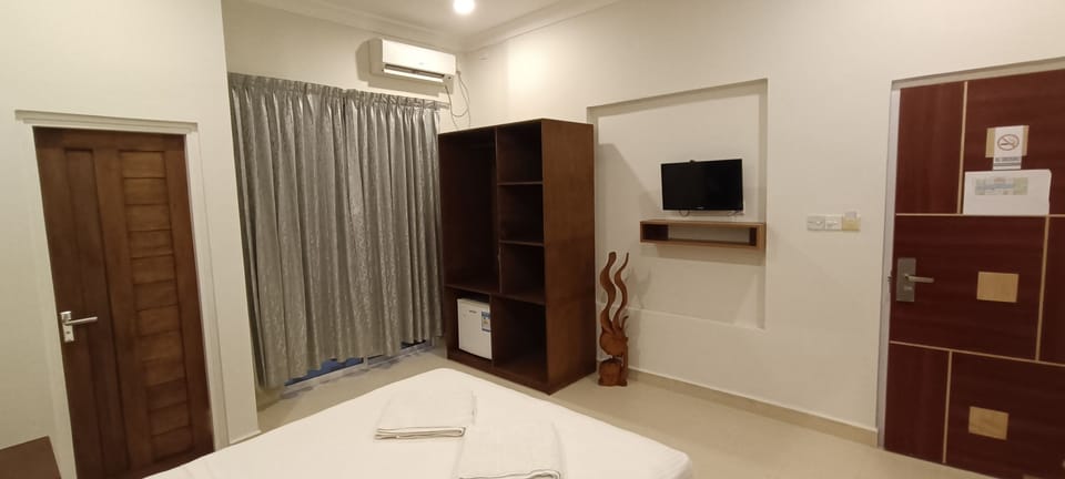 Deluxe Double Room | 1 bedroom, minibar, in-room safe, desk