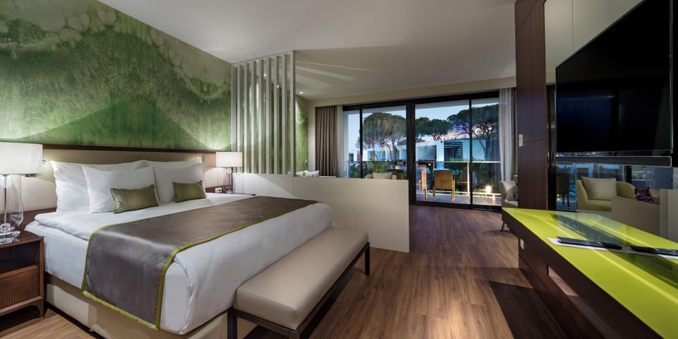 Garden Family Suite Pool View | Premium bedding, free minibar, in-room safe, desk