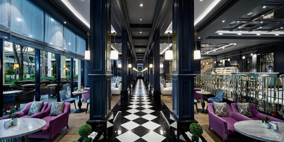 9 bars/lounges, lobby lounge, sports bar