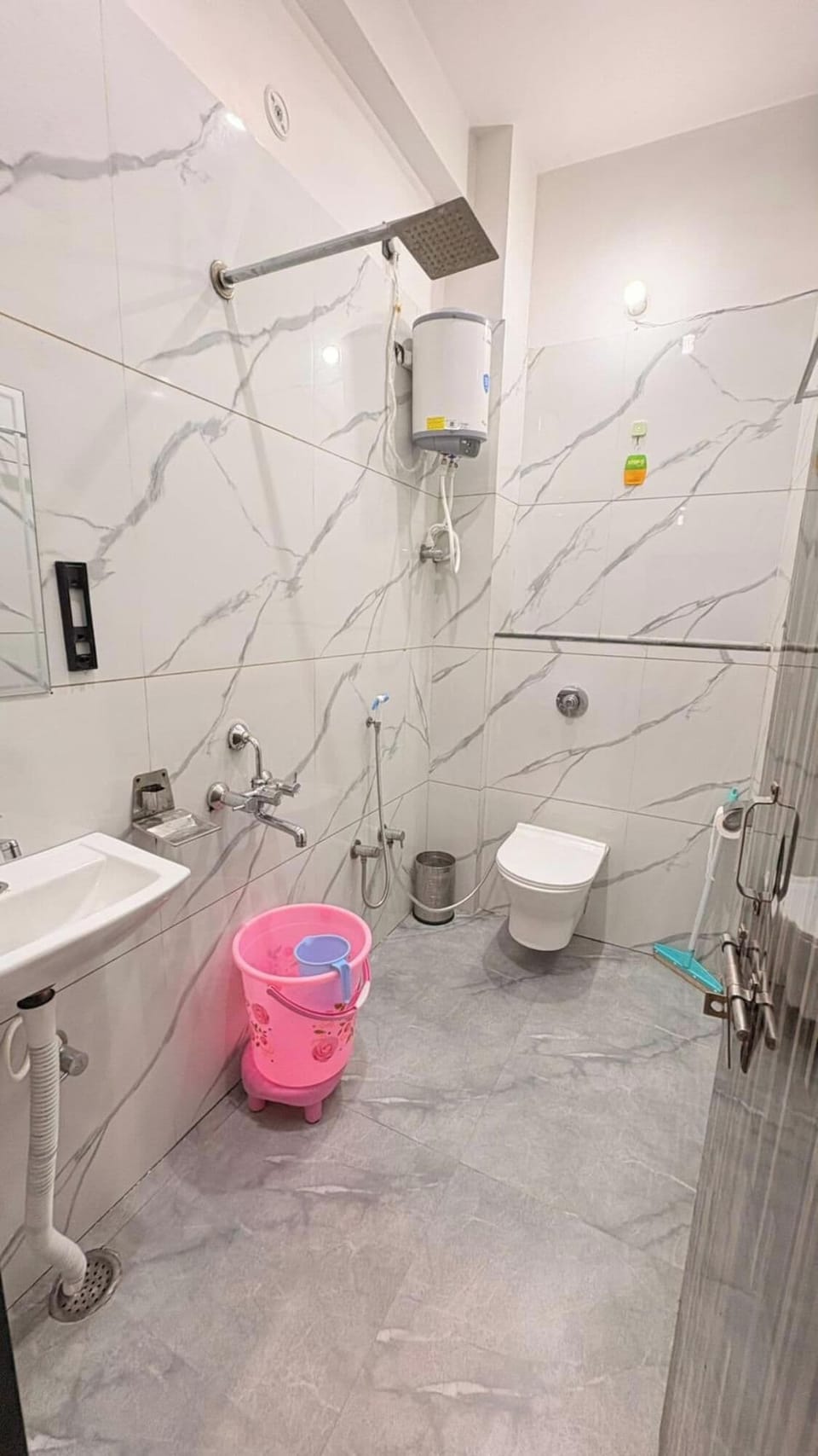 Deluxe Double Room, City View | Bathroom | Shower, free toiletries, towels