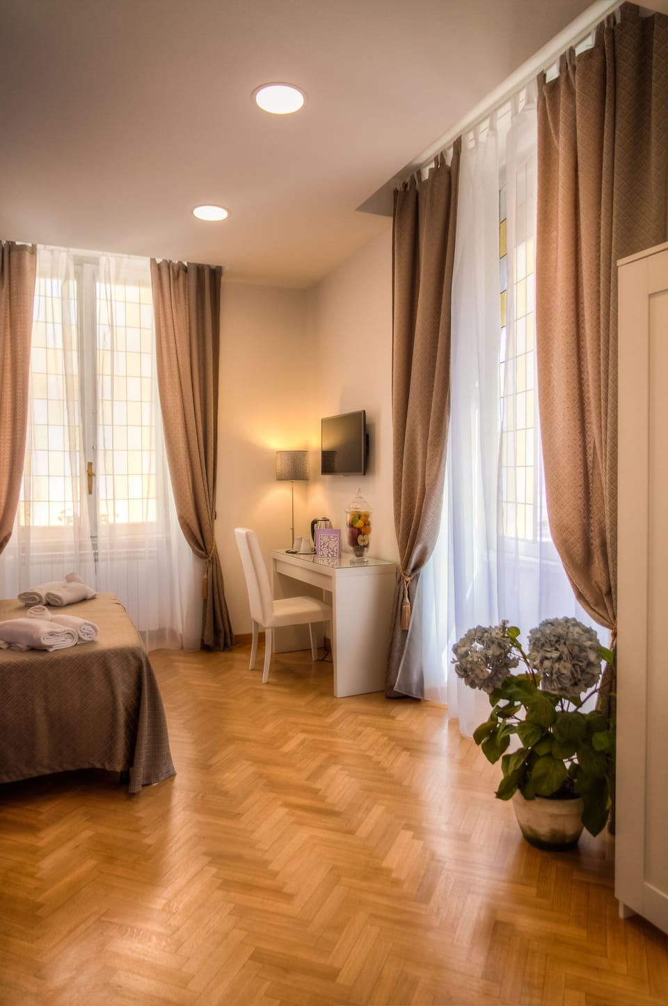 In-room safe, desk, iron/ironing board, free WiFi