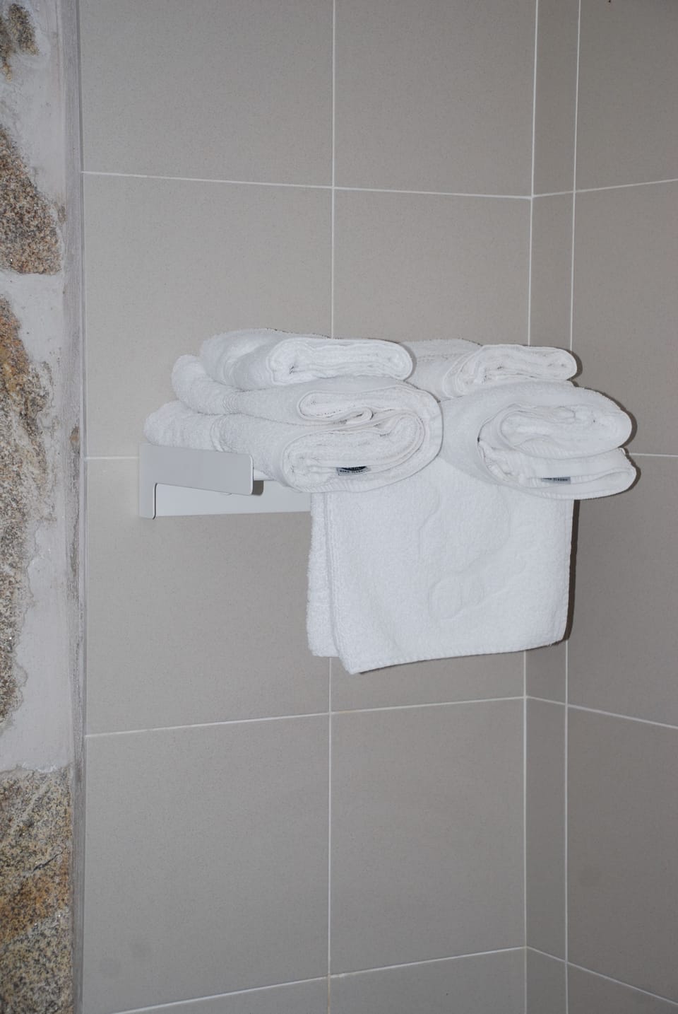 Deep soaking tub, free toiletries, hair dryer, bidet