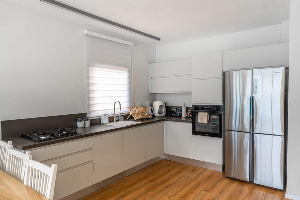 Electric kettle, toaster