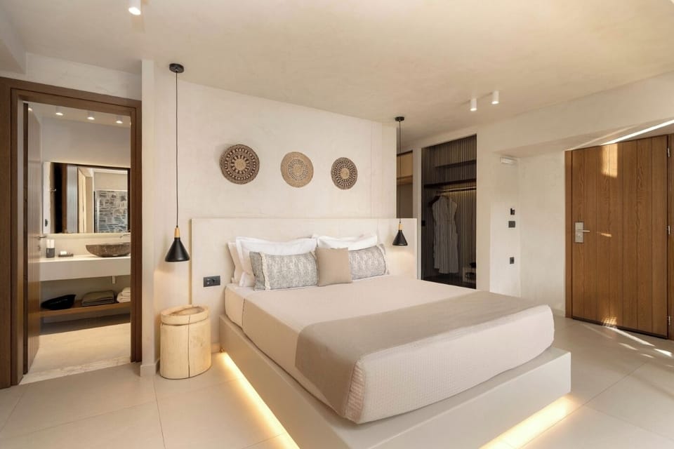 Deluxe Suite, Hill View | In-room safe, laptop workspace, iron/ironing board, free WiFi
