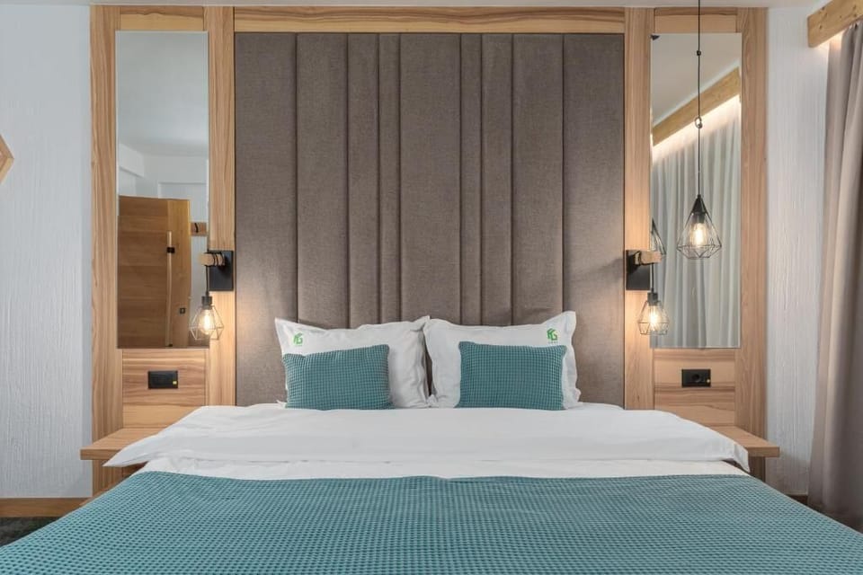 In-room safe, laptop workspace, soundproofing, free WiFi