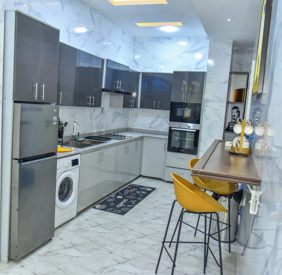 Economy Apartment, Balcony, City View | Private kitchen | Fridge, microwave, oven, stovetop