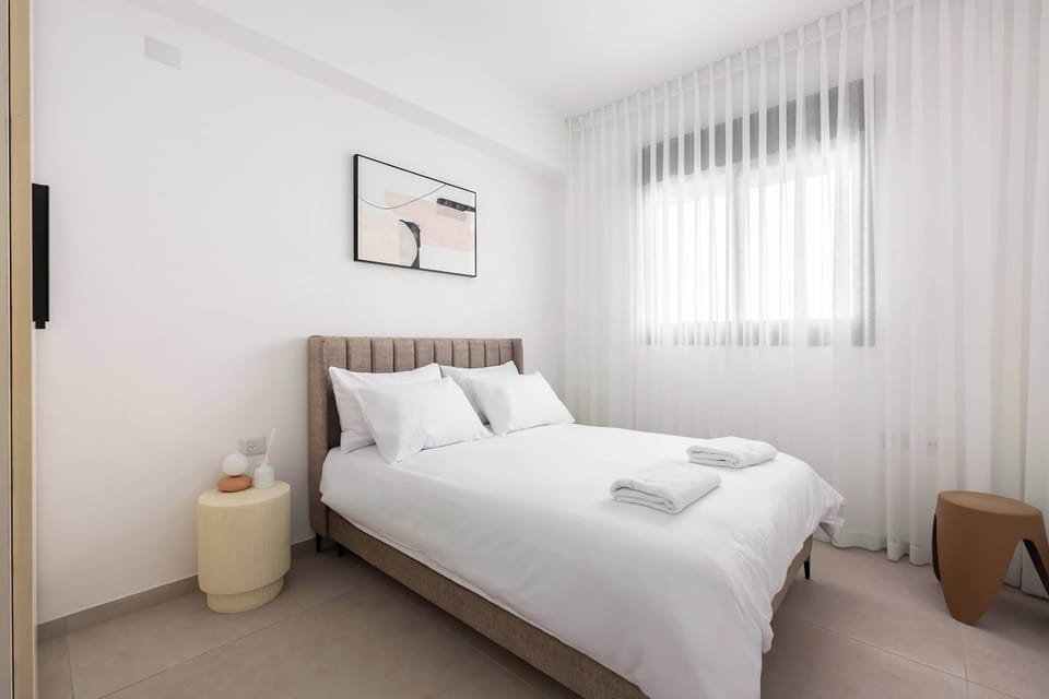 Iron/ironing board, WiFi (free)