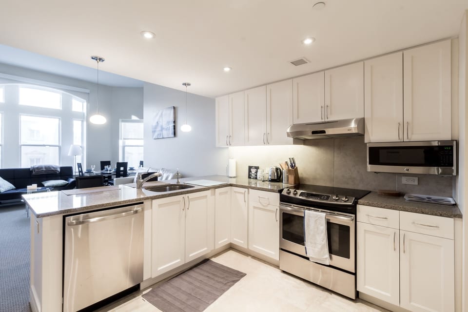 Premium Apartment, 2 Bedrooms, 2 Bathrooms, City View | Private kitchen | Fridge, microwave, oven, stovetop