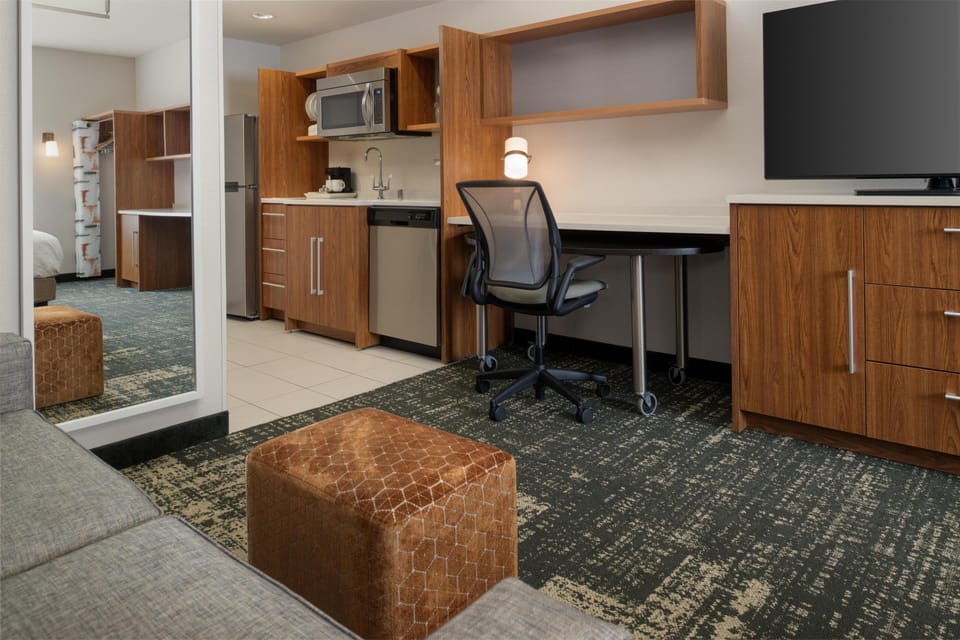 Studio Suite, Non Smoking | Private kitchen | Full-size fridge, microwave, dishwasher, coffee/tea maker