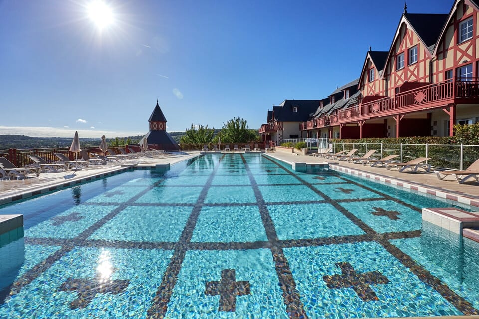Apartment | Pool | Indoor pool, outdoor pool