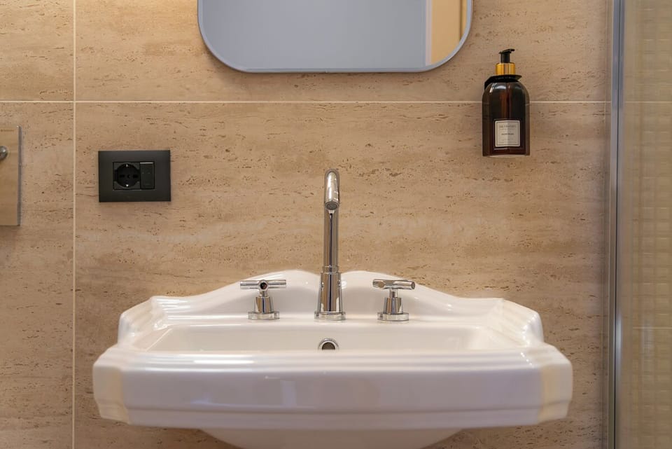 Classic Single Room | Bathroom | Shower, hair dryer, towels, soap