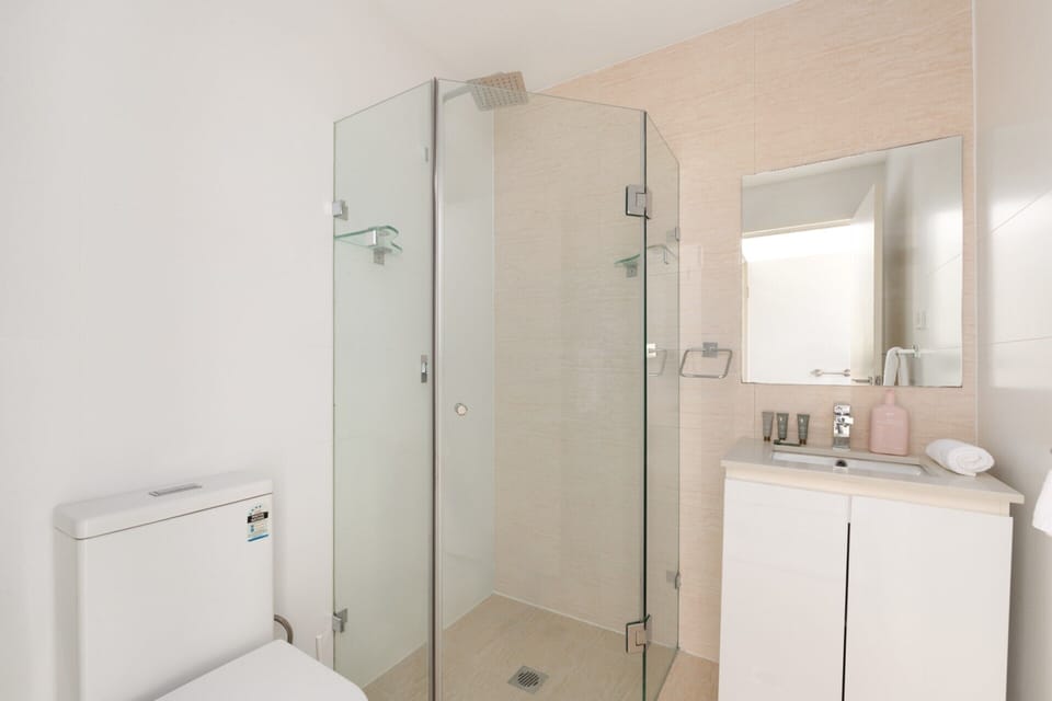 Modern 2-bed Apartment Near Airport Apartment in Sydney