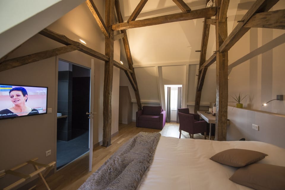 Room (Privilege) | Minibar, in-room safe, desk, soundproofing