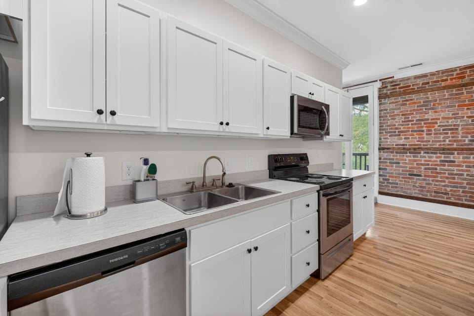 Apartment, 1 Bedroom | Private kitchen | Coffee/tea maker, fridge, oven, toaster