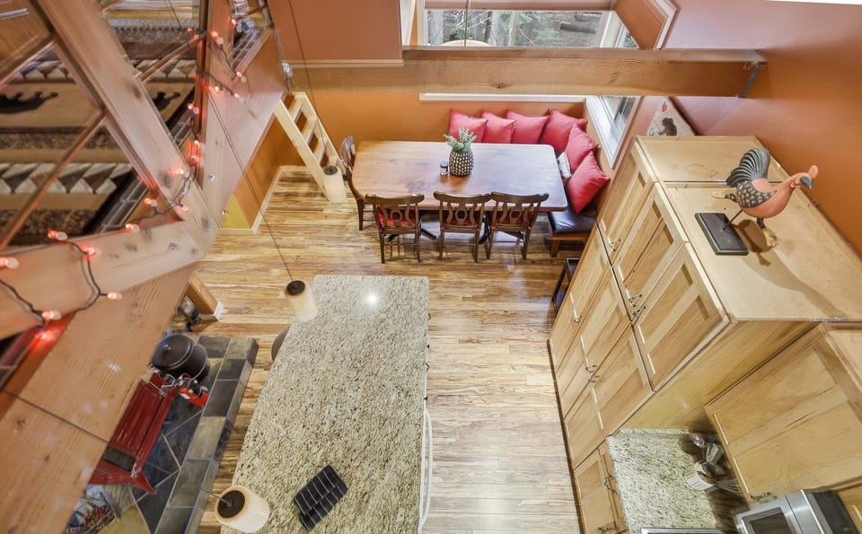 Cabin, 2 Bedrooms | Dining